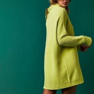 Free people ottoman slouchy tunic Sweater in celery green size L